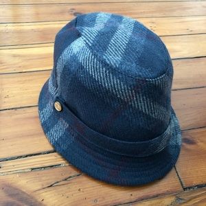 EUC Burberry plaid wool bucket hat